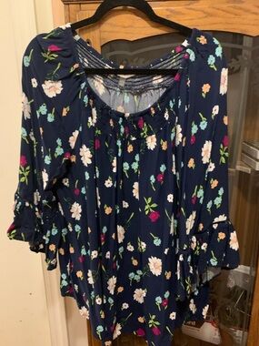 Terra & Sky Women’s Navy Floral Peasant Top - Unbranded